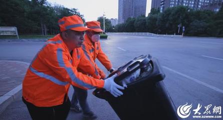 一個(gè)座右銘，一面黨旗紅 | 張旭東 堅(jiān)守清運(yùn)一線，只為城市更美好